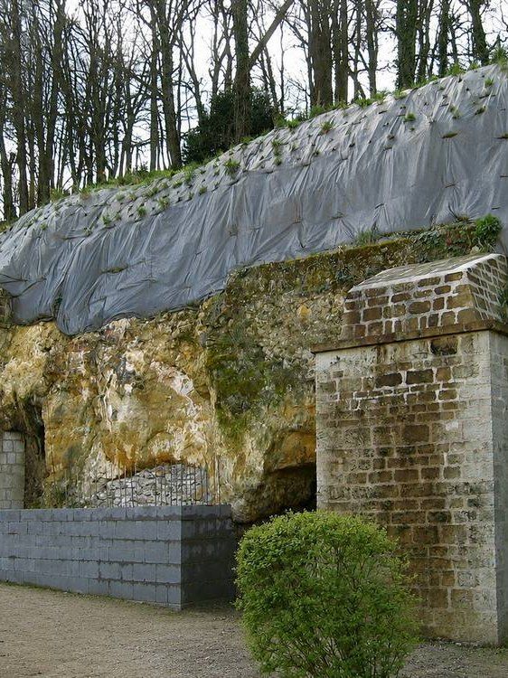 Façades troglodytiques en cours de consolidation – caves, S.A. Pinon